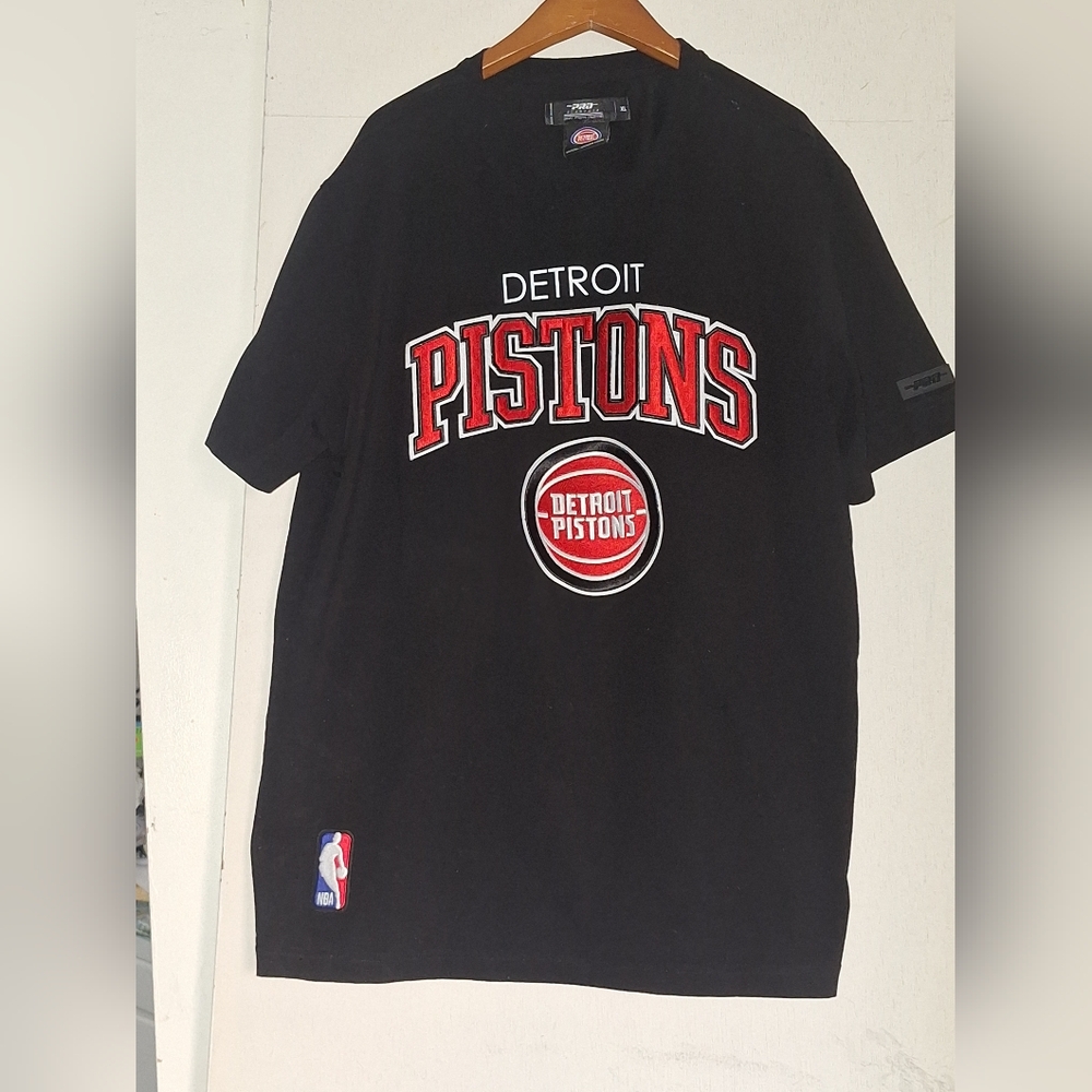 Detroit Pistons Black T-Shirt - Picture 8 of 8